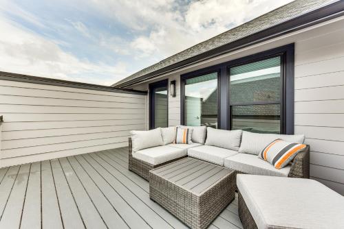 Modern and Stylish Condo 5 Mi to Downtown Charlotte Modern and Stylish Condo 5 Mi to Downtown Charlotte