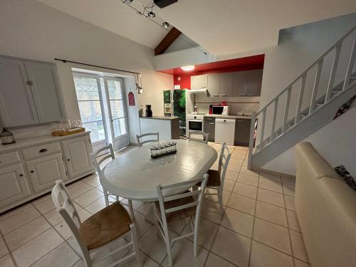 บริการและสิ่งอำนวยความสะดวก, Gîte au Coeur du Jura entre Comté et Vin jaune, Gîte Vin Jaune (Gite au Coeur du Jura entre Comte et Vin jaune, Gite Vin Jaune) in โปลิญี