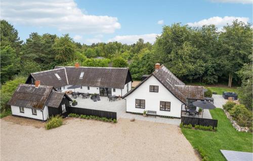  Stunning Home In Nykbing Sj With Wifi And 9 Bedrooms, Pension in Nykøbing Sjælland bei Bøsserup