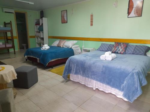 2 double beds, 2 twin beds
