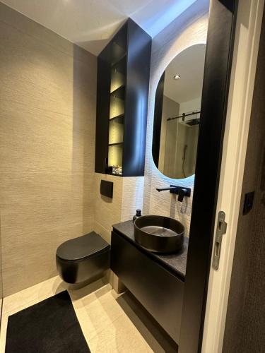 One-Bedroom Apartment image 10