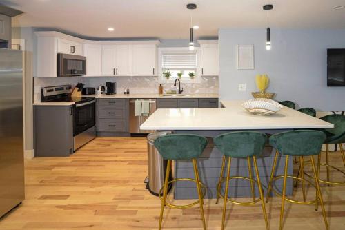 ห้องครัว, LakeAccess 4 Bed 3 Full Bath HOT TUB in บิลเลริกา (MA)