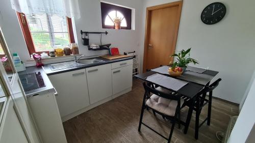 köök, Apartma pri babici in Slovenj Gradec
