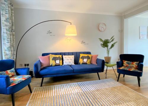 Redhill Town Centre 3 bed House near Gatwick Airport, easy commute to London in เรียเกท