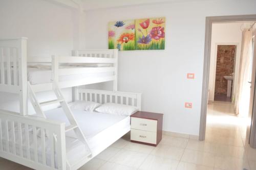 Standard Double Room image 3