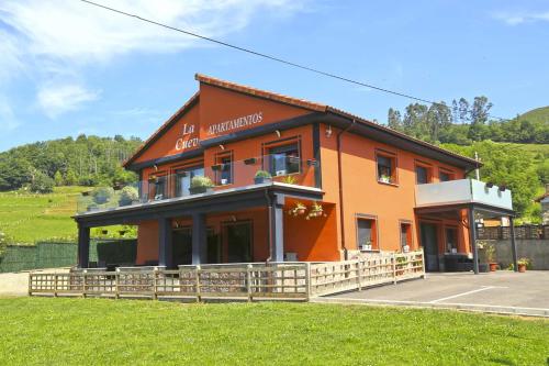  Apartamentos La Cueva - Onis, Pension in Avín