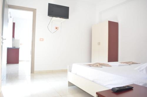 Standard Double Room image 5