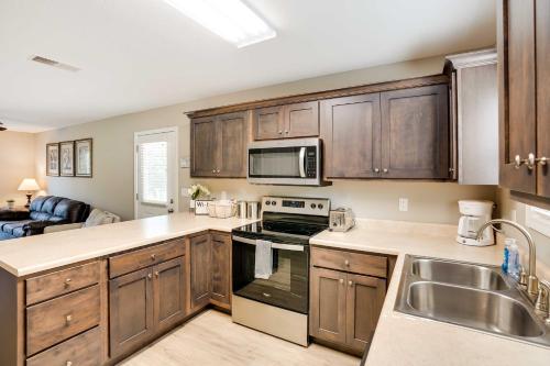 Benton Vacation Rental Near Kentucky Lake! in Aurora, USA