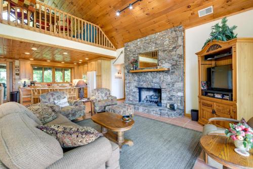 Almond Vacation Rental with Mountain Views! near Cherokee Bear Zoo