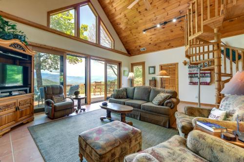 Almond Vacation Rental with Mountain Views! near Cherokee Bear Zoo