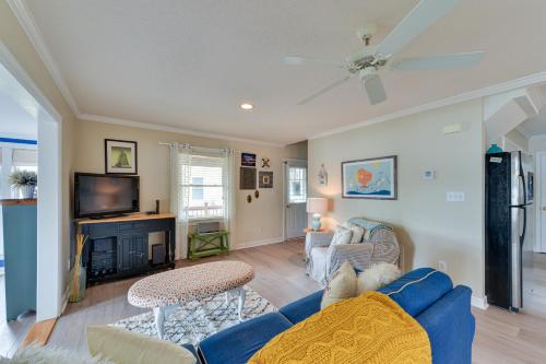 Lakefront Lexington Vacation Rental with Dock! in Lexington, USA