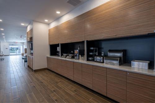 TownePlace Suites by Marriott Clinton - image 13