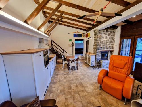 按摩, Pixie House - Mrežnica, private pier, hot tub (Pixie House - Mreznica, private pier, hot tub) in 斯維薩