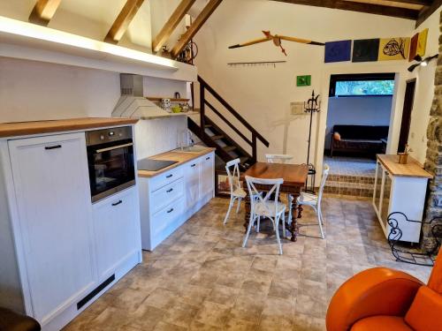 Pixie House - Mrežnica, private pier, hot tub (Pixie House - Mreznica, private pier, hot tub) in 斯維薩