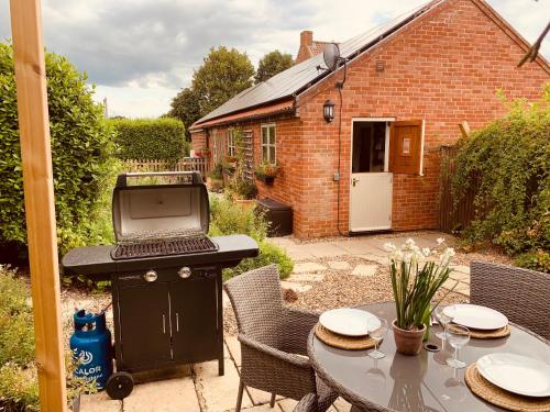Vineyard Cottage Sleeps 4 with Garden