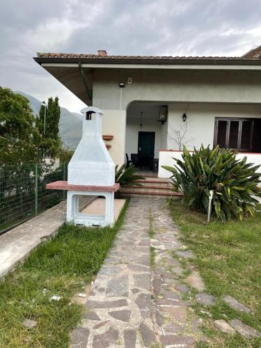 Villa Lidia & Attico degli artisti , TV SKY , Barbecue , parcheggio privato, giardino ad uso esclusivo