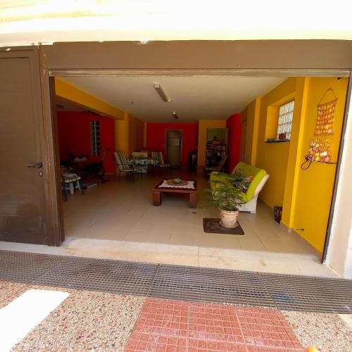 공용 라운지/TV 시청 구역, Ταξιδιώτες Travellers (Ταξιδιωτες Travellers) in 메갈로폴리스