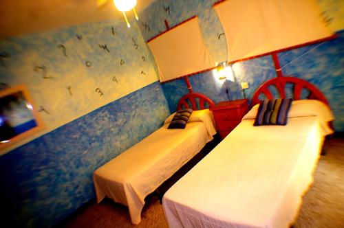 2 twin beds