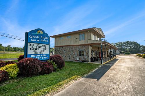 Great Lakes Inn & Suites - image 2