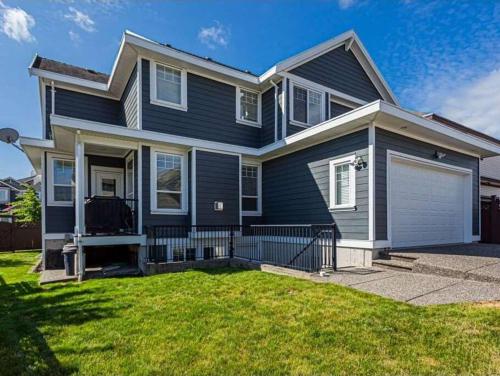 Beautiful 2 bedroom place in Surrey/Langley in Surrey, Canada