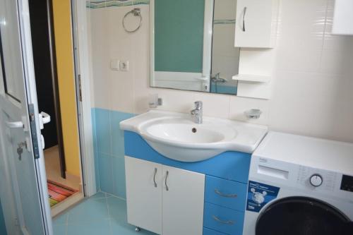 Apartment image 6