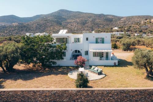 2 bedrooms, 4 beds