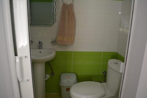 Double Room image 3