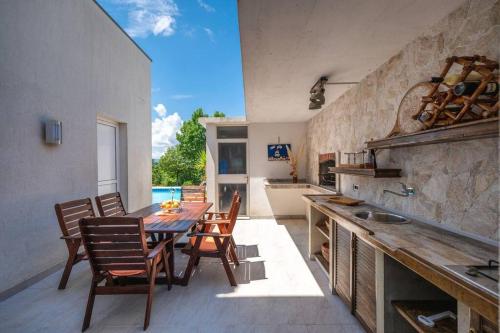 Iekārtas, Private Luxury Holiday Home With Pool -Lola - in Cista Provo