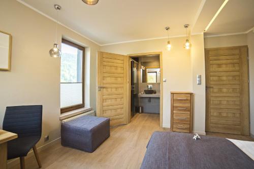 Aspen Deluxe Residence - image 11