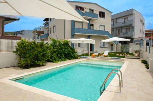 Private room and pool in the beach free wi-fi 4