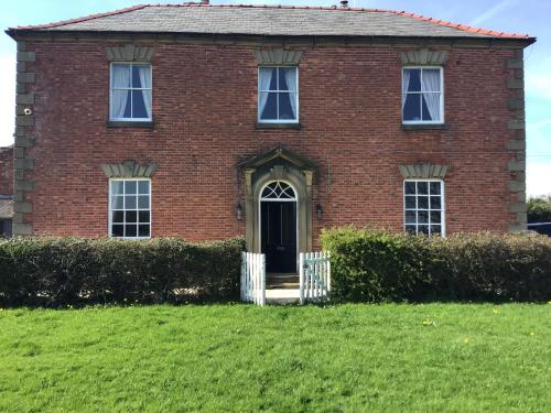 B&B Wrexham - Plas Bostock Farm - Bed and Breakfast Wrexham