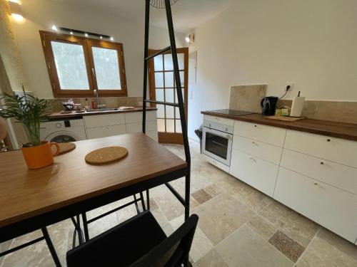 Appartement cosy avec cuisine équipée et terrasse ensoleillée