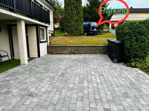 Fint gjesterom med bad og kjøkken til leie nær EB stranda med in Arendal