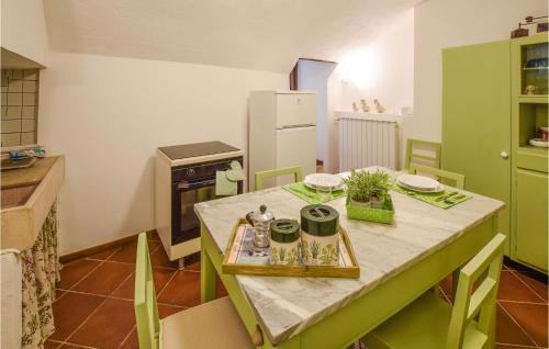 Gorgeous Apartment In Portaria With Wifi