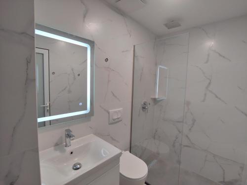 Deluxe Double Room image 5