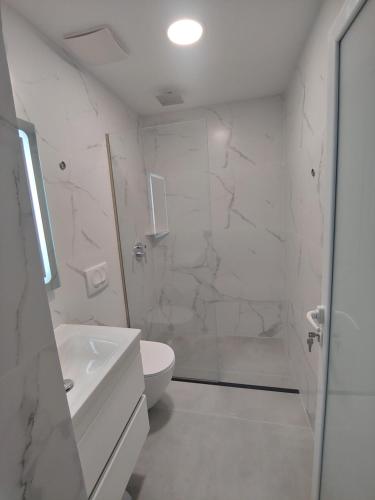 Deluxe Double Room image 7