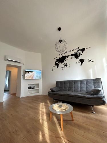 Nina & Lola, Fiume (Rijeka)