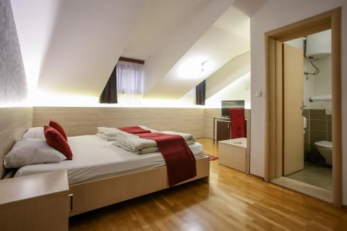 Hotel Emen - image 9