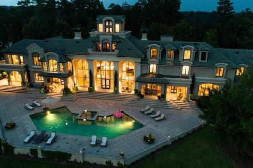 Lakefront Luxury Villa photo 1