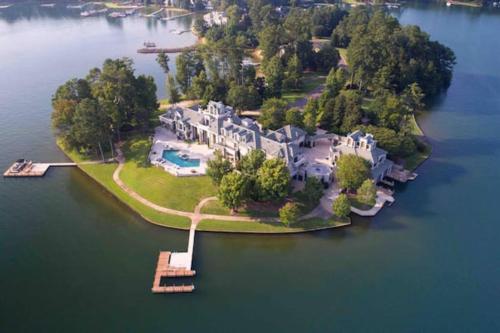 Lakefront Luxury Villa photo 2