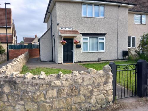 Beautiful and Cosy 3 beds home for 6 guests near Doncaster Racecourse in Carcroft