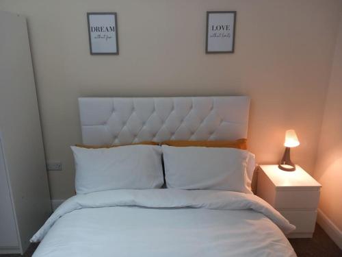 Beautiful and Cosy 3 beds home for 6 guests near Doncaster Racecourse in Carcroft