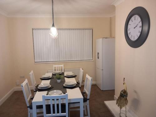 Beautiful and Cosy 3 beds home for 6 guests near Doncaster Racecourse in Carcroft
