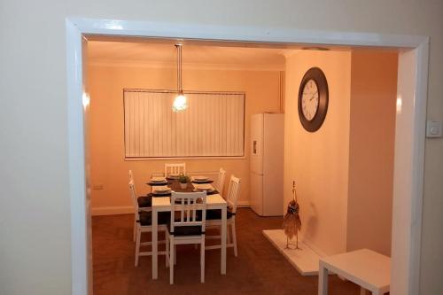 Beautiful and Cosy 3 beds home for 6 guests near Doncaster Racecourse in Carcroft