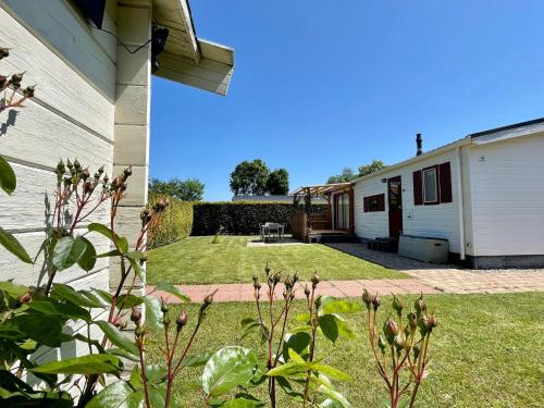 Attractive chalet with enclosed garden near sea in Tzummarum