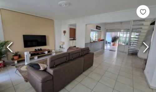 Shared lounge/TV area, VILLA LAURAYM in Baie-Mahault