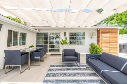 New luxury entertaining house with Pool Spa Sauna Tesla charger Pets, Los Angeles (photo 6)