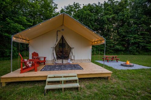Roaring River Luxury Glamping #4 in Cassville, USA
