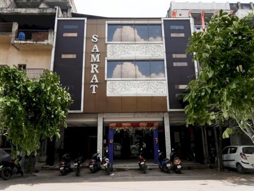 Entrance, OYO Hotel Samrat in Ashok Nagar