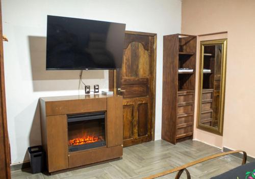 Casa en el centro de Taxco con alberca. in Taxco